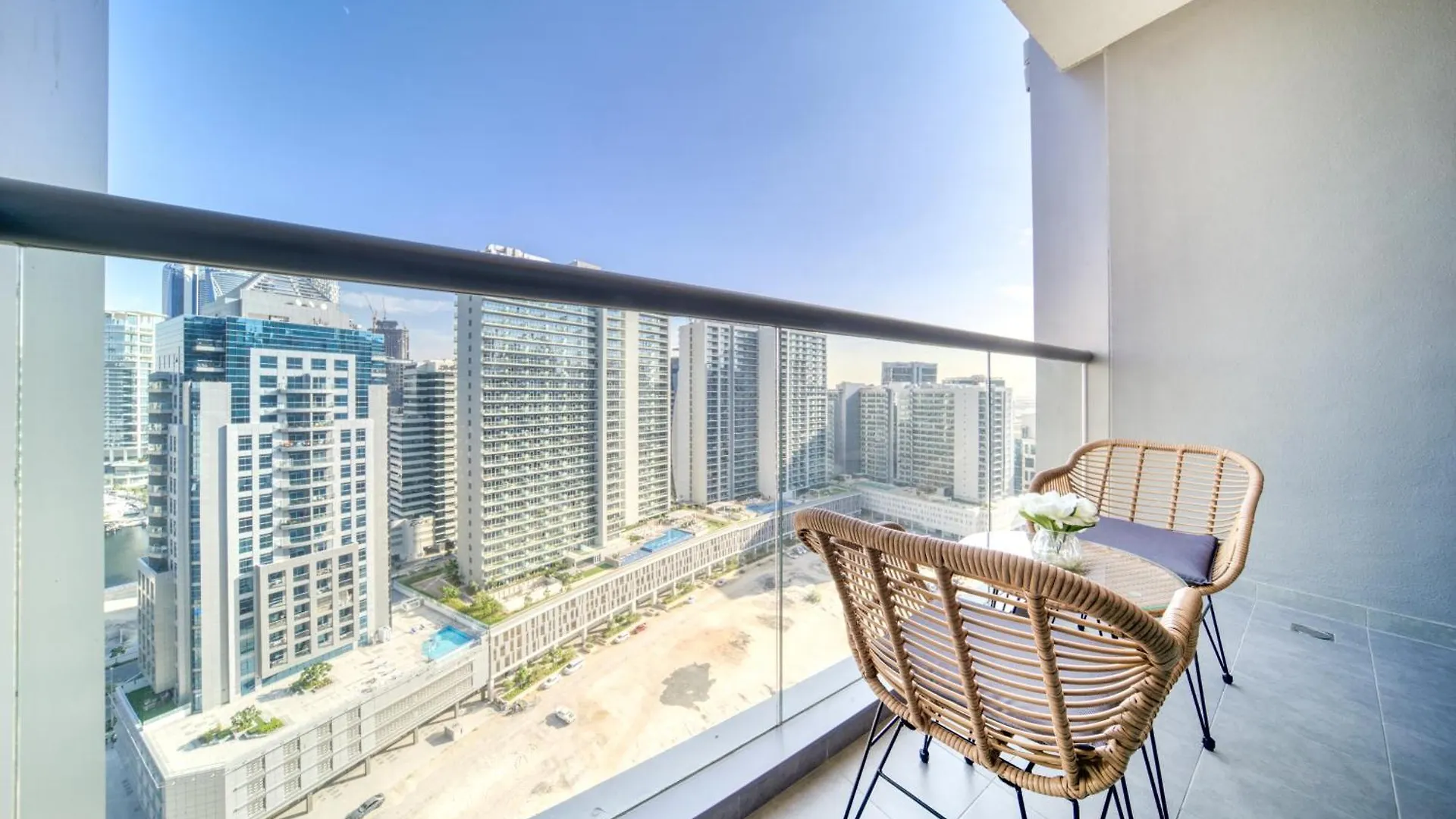 Apartment Canal-View Serenity: Modern Studio In Sterling Dubai United Arab Emirates