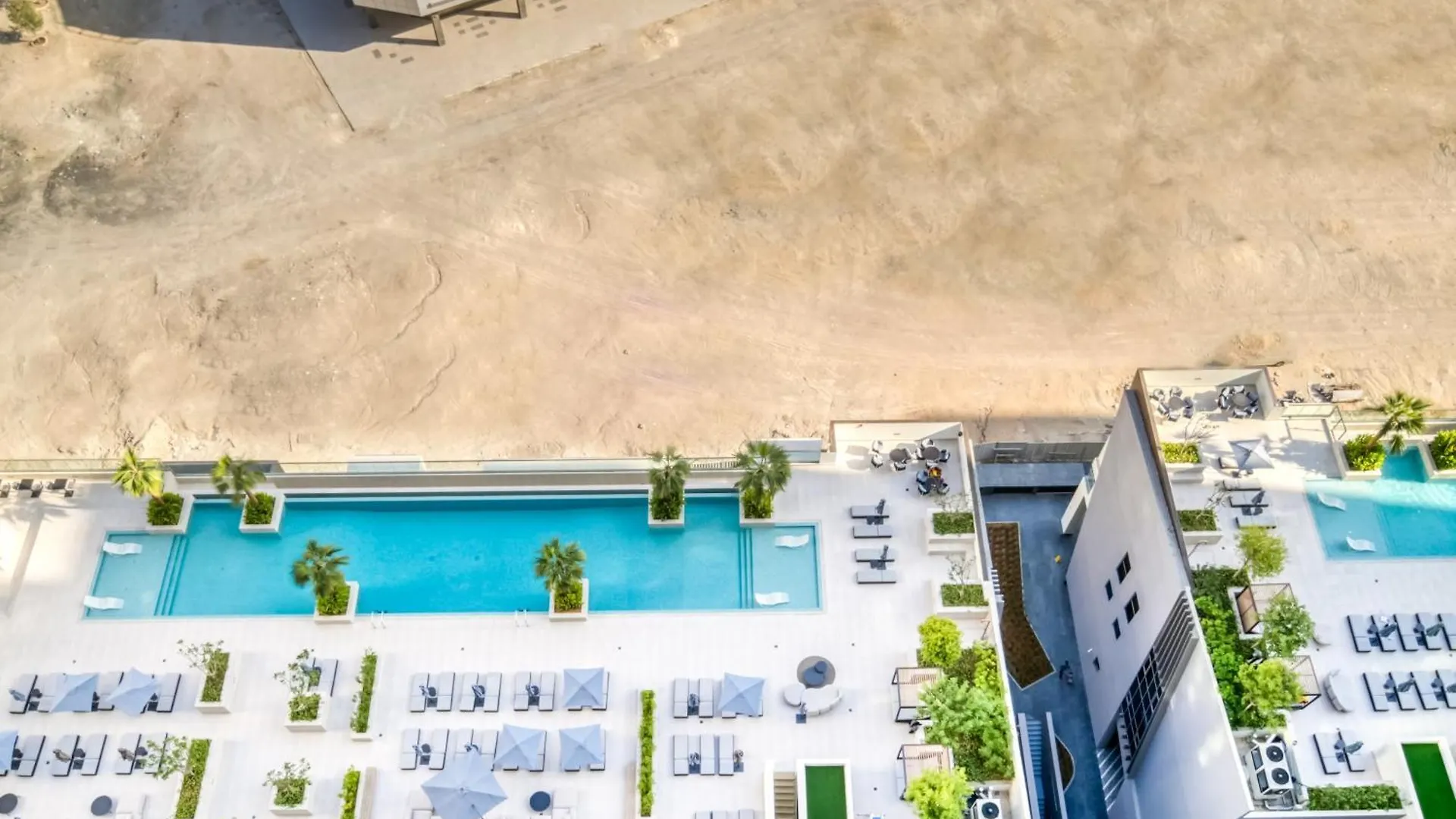 Canal-View Serenity: Modern Studio In Sterling Dubai United Arab Emirates